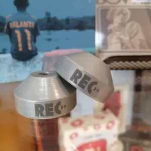 Adaptador metálico en domo para discos de 7″ (45RPM, Plateado) - REC